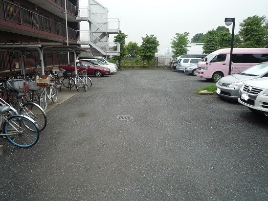 プランドール小金井の駐車場