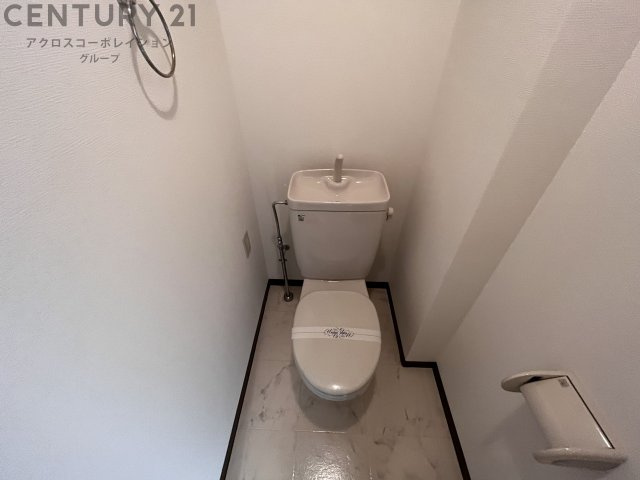 掃除のしやすいシンプルなトイレです♪