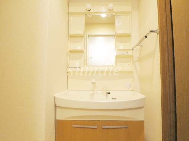 メゾン・ド・リュミエールの洗面所|独立洗面台です☆