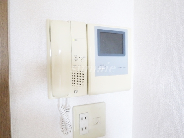 メゾン・ド・リュミエールのセキュリティ|モニタ付インターホン完備！