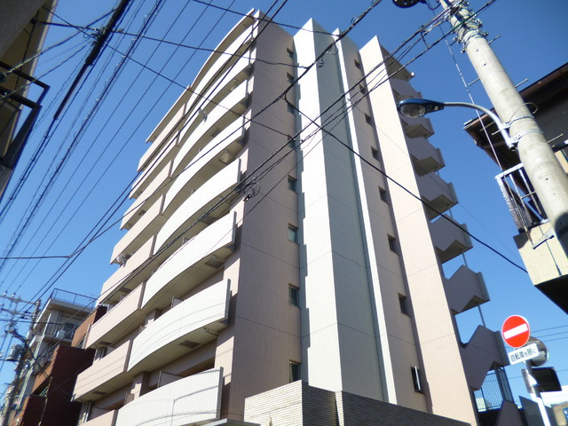 メゾン・ド・リュミエールの外観|十条商店街すぐの、存在感のある物件！