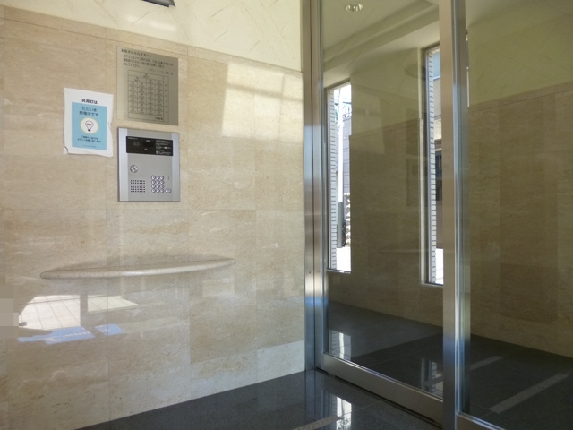 メゾン・ド・リュミエールのエントランス|安心のオートロック！