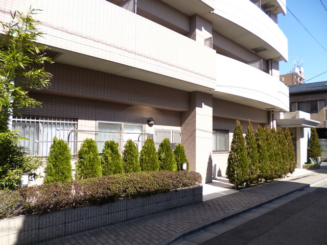 メゾン・ド・リュミエールのその他|植栽の鮮やかな１F部分！