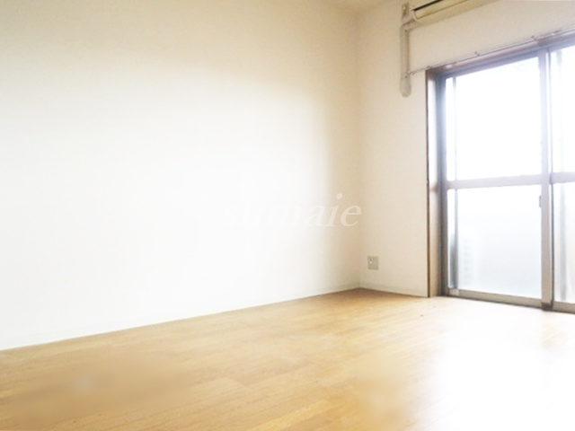 メゾン・ド・リュミエールの居間・リビング|明るいお部屋です♪