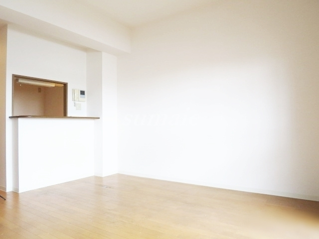 メゾン・ド・リュミエールの寝室|窓側からのアングルです☆