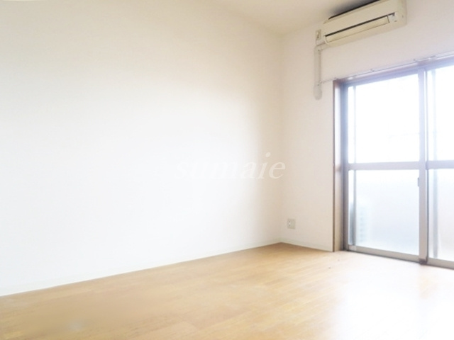 メゾン・ド・リュミエールの洋室|洋室9.6帖です☆