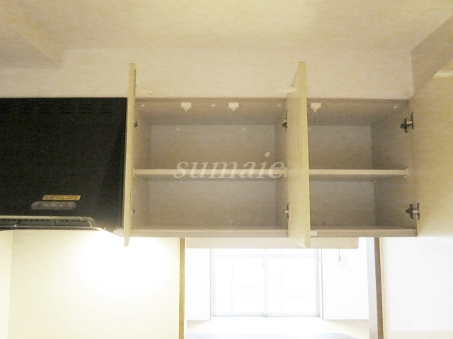 メゾン・ド・リュミエールのキッチン|キッチン収納上部です☆