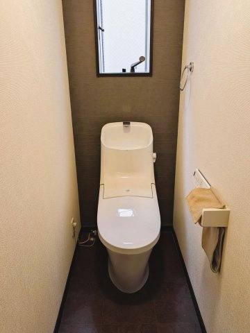 沖町　中古一戸建ての内装|トイレ２ヶ所あります
■物件内覧・資金計画相談・住宅ローン相談、リフォーム相談、お問合せ受付中■
※当日・翌日のご内覧、ご相談はお電話でのお問合せがスムーズです！