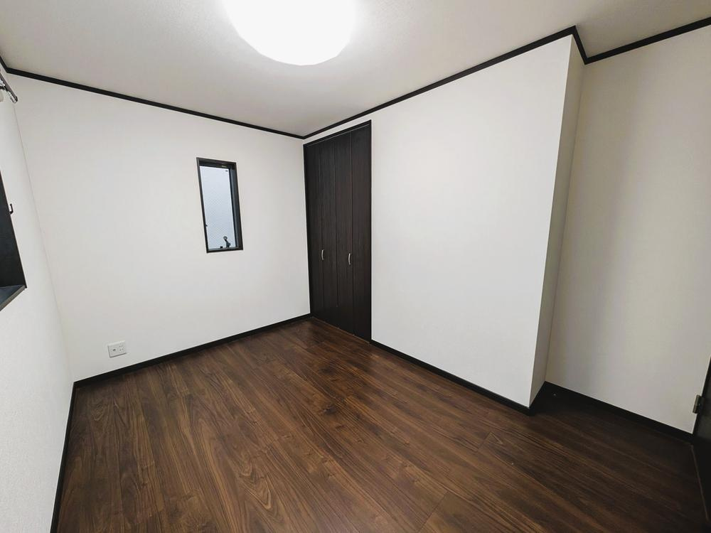 沖町　中古一戸建ての子供部屋|洋室5.75帖
■物件内覧・資金計画相談・住宅ローン相談、リフォーム相談、お問合せ受付中■
※当日・翌日のご内覧、ご相談はお電話でのお問合せがスムーズです！