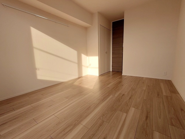 ラ クレ デュ ボヌールの寝室|★明るいフローリングのお部屋です★