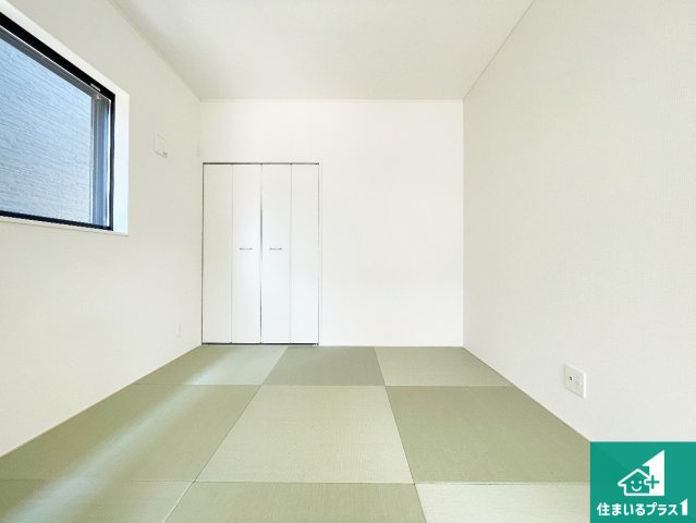 ●29(土)30(日)現地説明会！　天理市杉本町　第2期　新築一戸建ての和室|一室あると便利な和室は客間としてだけでなく、小さなお子様のプレイルームや食後のくつろぎスペースとしてもご利用いただけます。収納もついていますので大活躍間違いなし！