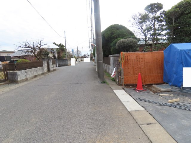 川越市天沼新田新築戸建ての前面道路含む現地写真