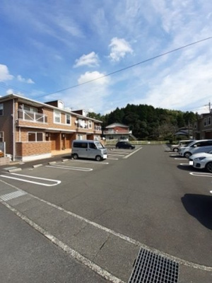 【駐車場】 | ノイ・ブローテＡ | カースペースがあります