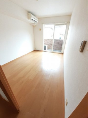 【内装】 | ノイ・ブローテＡ | 明るい色調の室内です