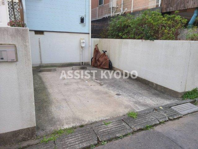 メゾン．ド．代田の駐車場