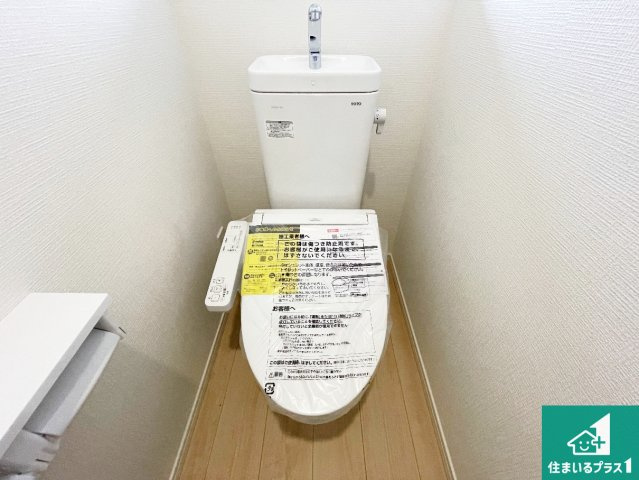 天理市杉本町　第2期　新築一戸建てのトイレ|1・2階の2ヶ所にあるので、朝の忙しい時間の順番待ちもなく、深夜の利用にも大変便利です。