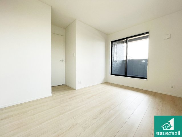 ●天理市杉本町　第2期　新築一戸建ての洋室|シンプルな洋室は、自分好みのインテリアが楽しめます♪ご家族とインテリアや家具を選びに行くのは新築購入時の醍醐味の一つです。ぜひお楽しみください♪