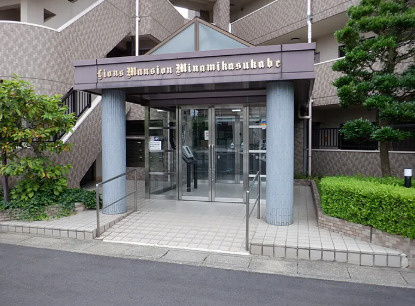 ライオンズマンション南春日部|エントランスです