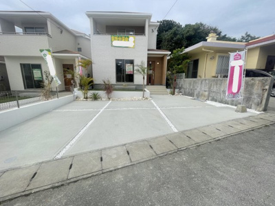 【駐車場】 | 南風原町宮城（全5棟）A号棟 | A号棟　並列駐車3台可♪素敵な植栽が映えるお庭付き♪