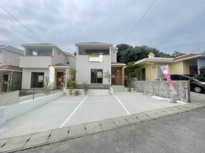 【外観】 | 南風原町宮城（全5棟）A号棟 | A号棟　並列駐車3台可♪