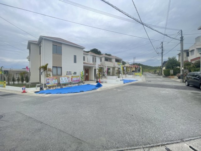 【前面道路含む現地写真】 | 南風原町宮城（全5棟）A号棟 | ※東側公道4.5m～5.5m♪