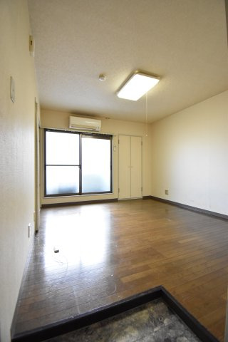 アスカマンションの玄関