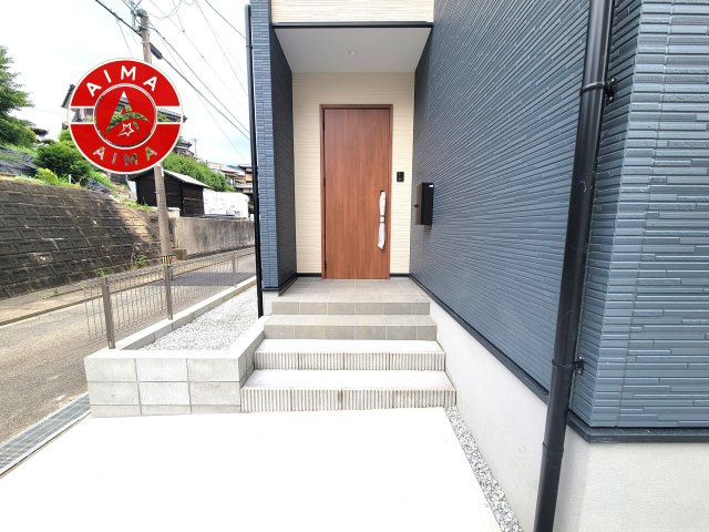 糟屋郡宇美町桜原2丁目第12-1棟(1号棟)の玄関|おでかけの時も帰った時も、「我が家」を最初に感じでもらえる素敵な空間に。