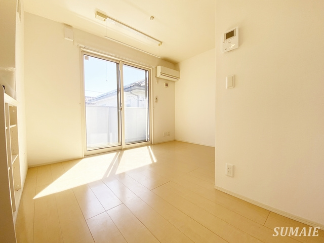 メゾン　ド　ミュゲの居間・リビング|きれいなフローリングです☆