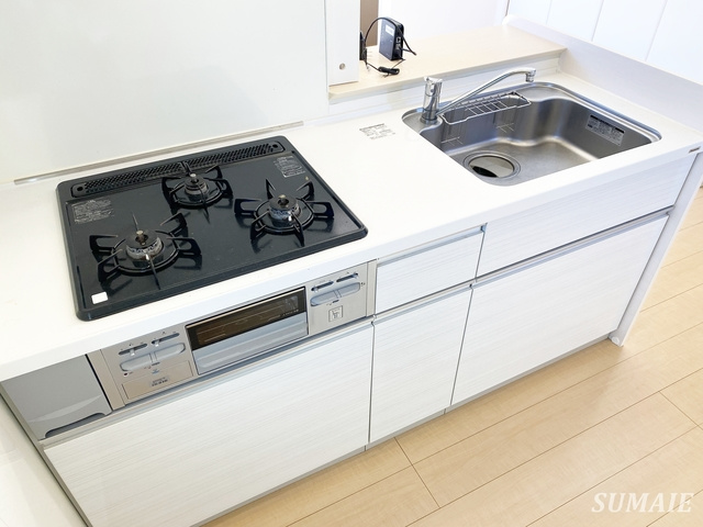 メゾン　ド　ミュゲのキッチン|グリル付き3口ガスコンロ！