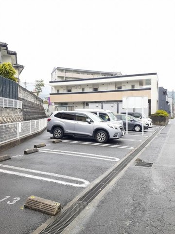 フレグランス焼山の駐車場