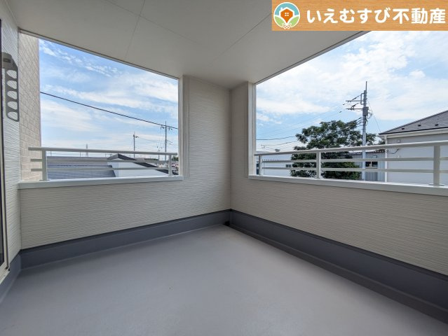 Livele Garden.S　上里町七本木第6のバルコニー|ゆとりの広さのインナーバルコニー
急な雨でもインナーバルコニーなら安心！天気を気にせず干して外出できます♪