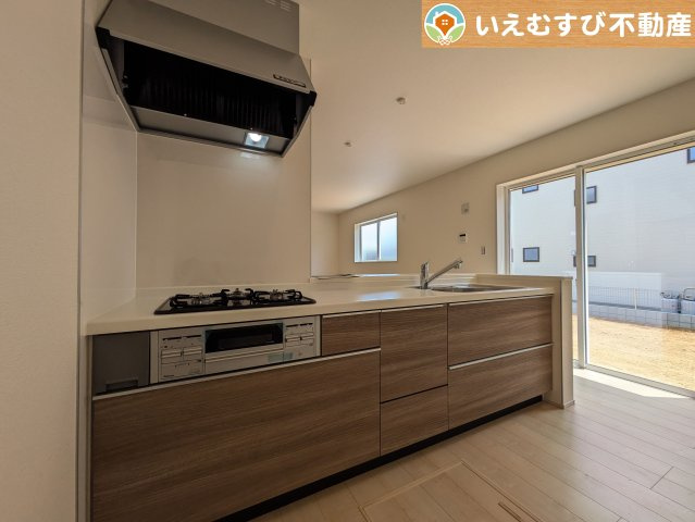 Livele Garden.S　上里町七本木第6のキッチン|機能性収納性に溢れるキッチン
収納もたっぷり付いていてすっきり片付く！毎日楽しくお料理が出来そうです！