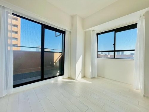 ライオンズマンション川口飯原町の洋室|落ち着いた色調の洋室です