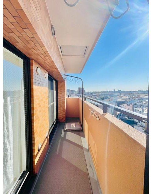 ライオンズマンション川口飯原町のバルコニー|暖かな日差しのふりそそぐバルコニー