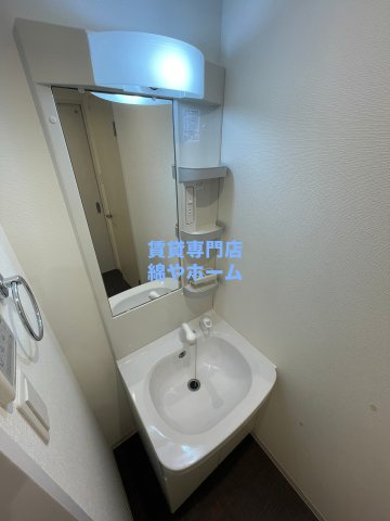 セオリー夕陽丘DOORの独立洗面台|朝の身支度には欠かせない独立洗面化粧台