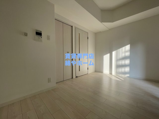 セオリー夕陽丘DOORの洋室|明るい洋室です