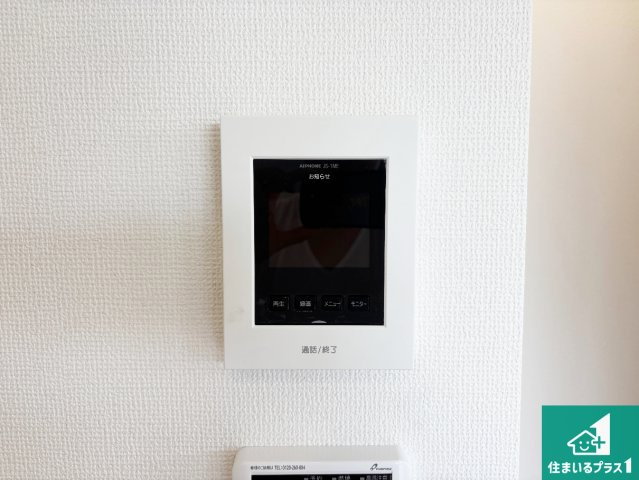 ■寝屋川市春日町　第3期　新築一戸建ての防犯設備|カラーモニターインターホン！声だけでなく来訪者の姿や顔がモニターで確認できるので、小さなお子様がいらっしゃるご家庭でも安心できます！