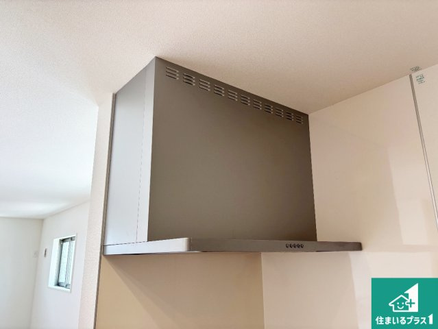 ■寝屋川市春日町　第3期　新築一戸建ての設備|汚れにくいスロットフィルタでお手入れラクラク！ＬＥＤ照明付き！