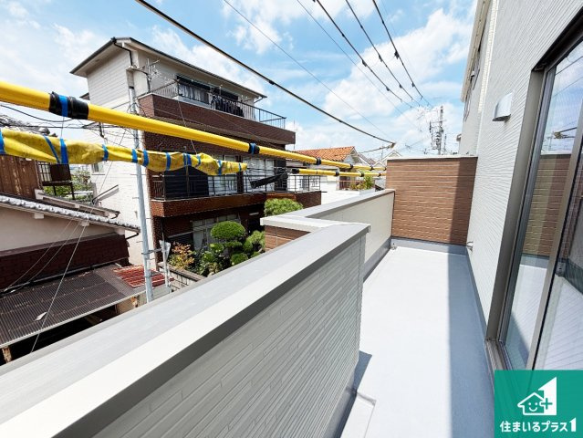 ■寝屋川市春日町　第3期　新築一戸建てのバルコニー|日当たりのよいバルコニー！お部屋が開放的に！