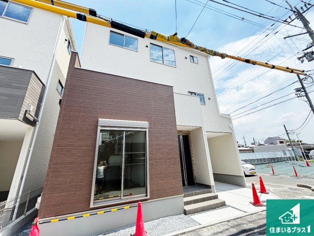 ■寝屋川市春日町　第3期　新築一戸建ての外観|安心の10年保証！外観を美しく保ち、雨水で汚れを落とします！気になることがありましたら、お気軽にお問い合わせください！