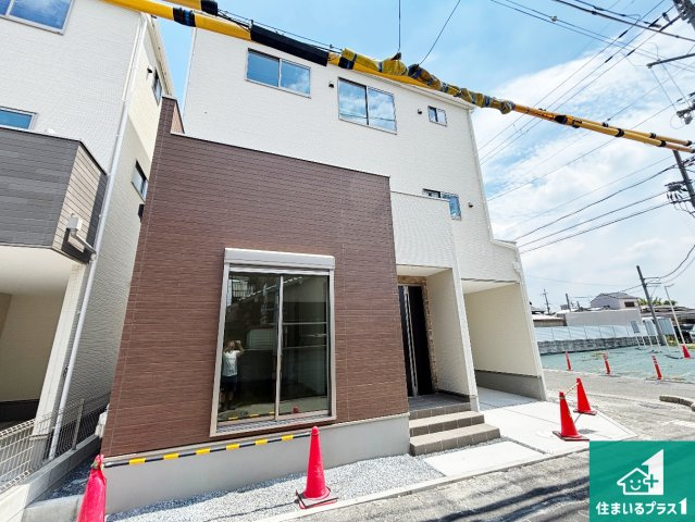 ■寝屋川市春日町　第3期　新築一戸建ての外観|安心の10年保証！外観を美しく保ち、雨水で汚れを落とします！気になることがありましたら、お気軽にお問い合わせください！
