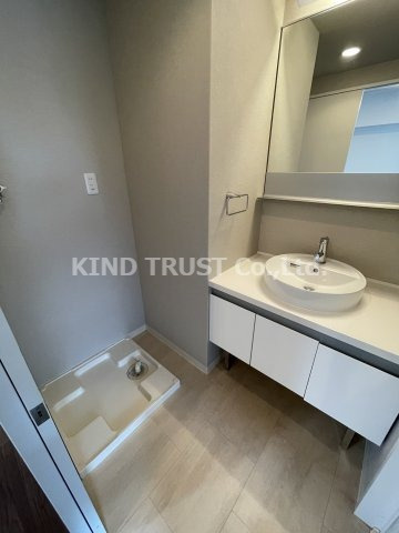 西天満レジデンスの洗面所|明るい洗面所です