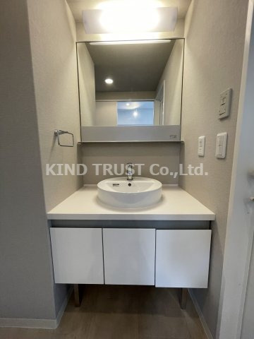 西天満レジデンスの洗面所|ゆったりとスペースのある洗面所