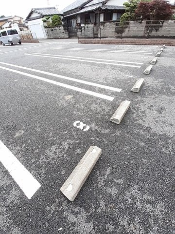 ハピネス・ベルＡの駐車場|駐車場完備です