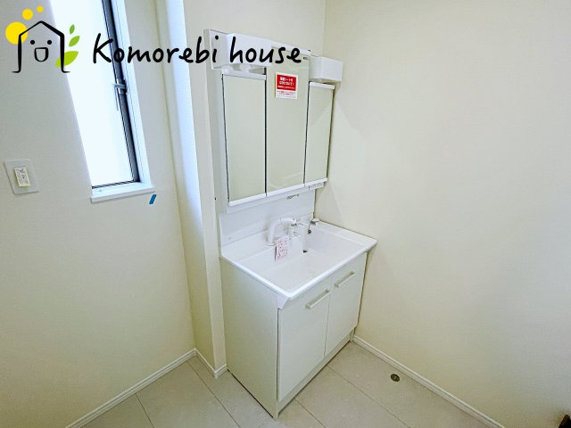 北本宮内　2期　新築一戸建て　ハートフルタウン　Lの独立洗面台|朝の支度にも助かる、独立の洗髪洗面化粧台