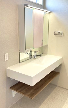 ブルーミングガーデン前橋市後家町　2号棟の独立洗面台|独立洗面台あり、毎朝おしゃれに忙しい女性の方におすすめです♪