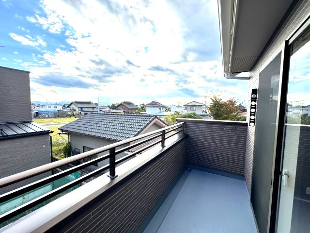 ブルーミングガーデン前橋市後家町　2号棟のバルコニー|陽当たり良好なバルコニーです。洗濯物も沢山干せて便利です！