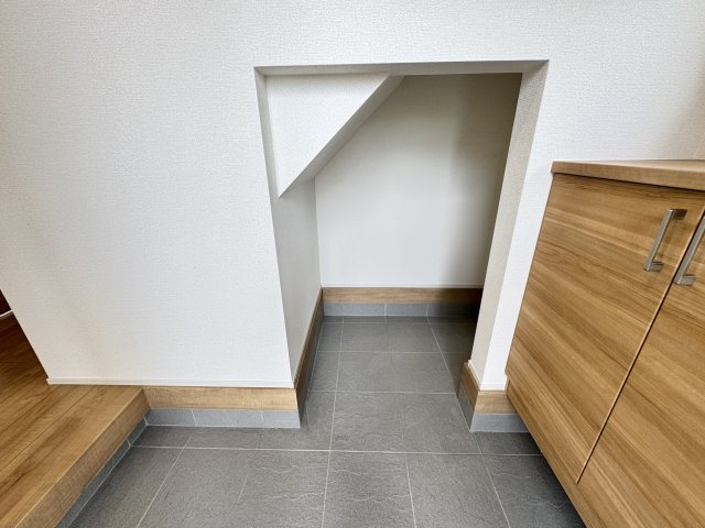 ブルーミングガーデン前橋市後家町　2号棟の玄関|土間収納付きです♪