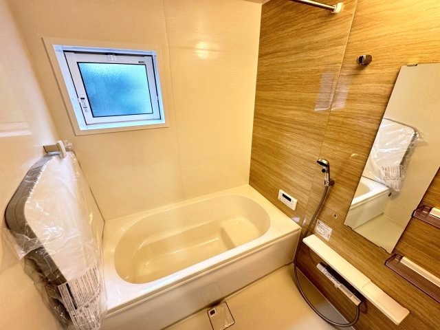 ブルーミングガーデン前橋市後家町　2号棟の浴室|１坪タイプのフルオートバスです！
足を延ばして入れる広さなので一日の疲れも癒されますよ♪
室内物干しや浴室乾燥機もあるのでお天気の悪い日にはランドリースペースとしてもご利用できます！