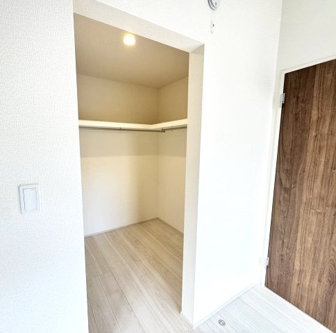 ブルーミングガーデン前橋市後家町　1号棟の収納|2階洋室１収納ウォークインクローゼットです♪